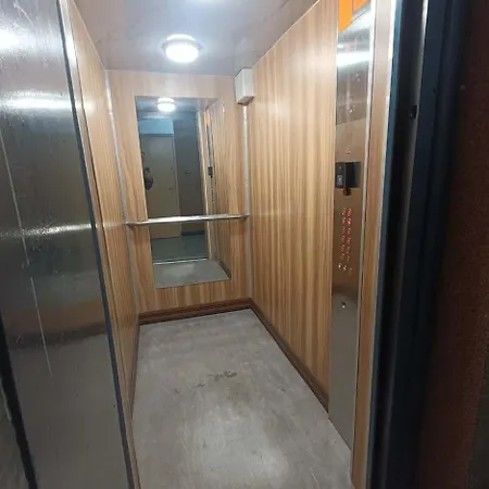 панорамен за с гледка към парк и планини *